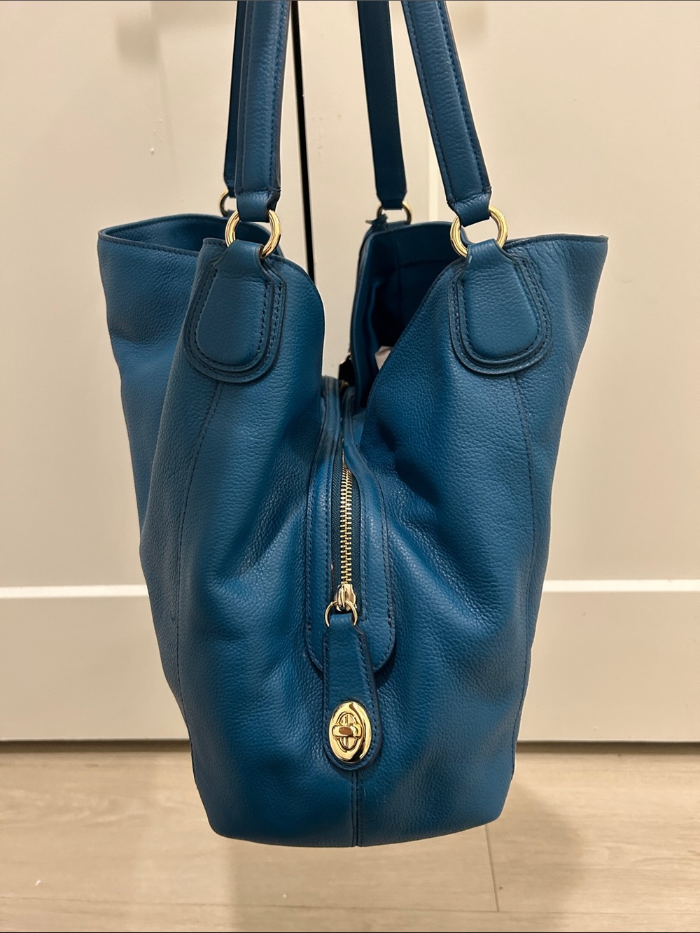 Coach (NWT) Edie Shoulder Bag 31 - Picture 7 of 17
